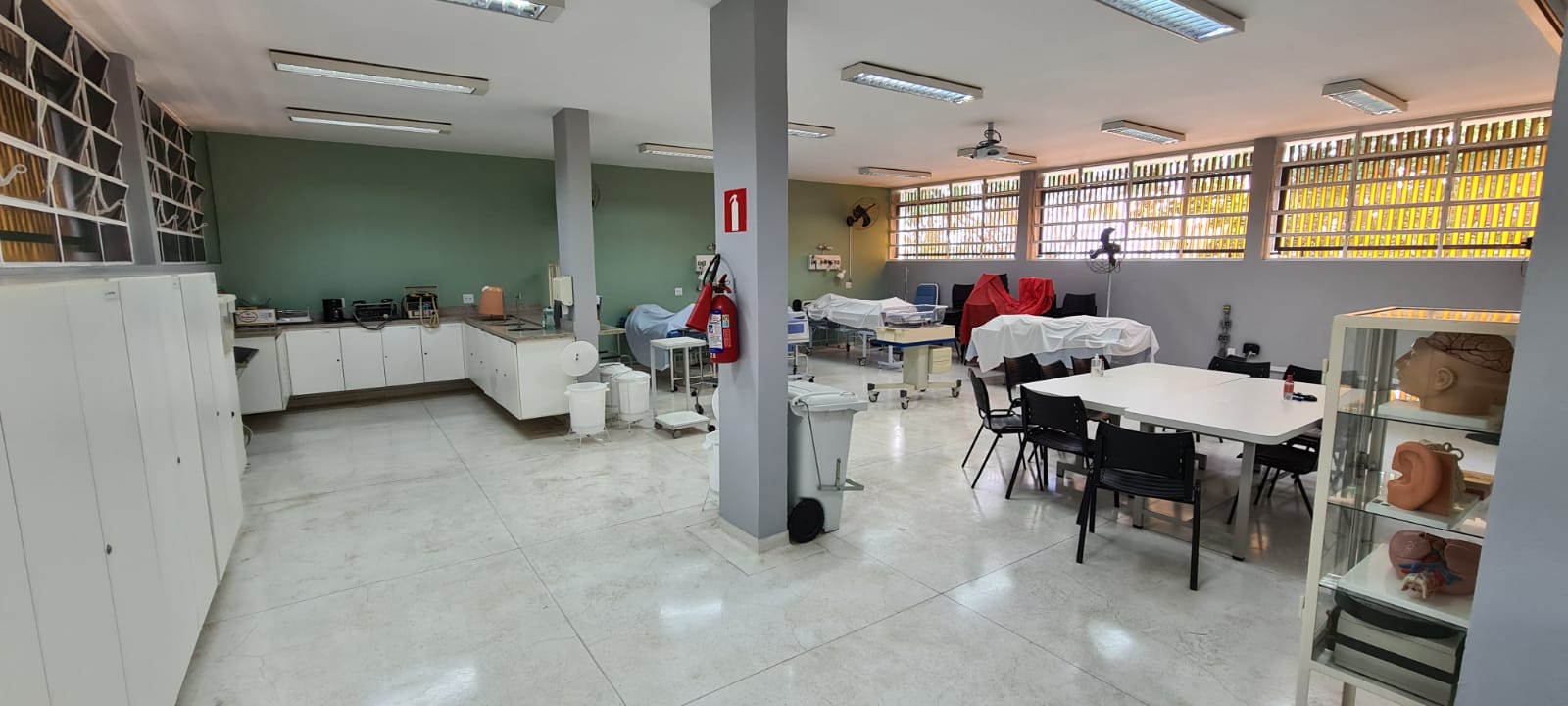 Lab.-de-Enfermagem.jpeg